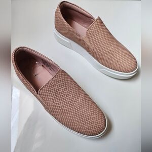 💥Arizona Jean Co - blush snakeskin slip-on sneakers (8M)